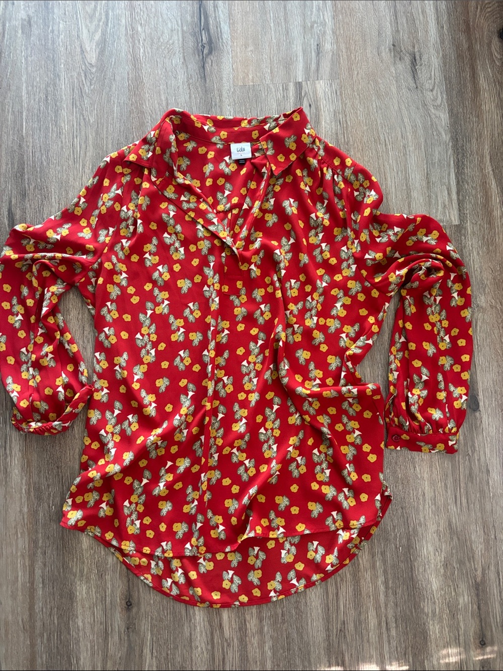 💛2 for $15! CAbi Red Floral Button-Front Blouse